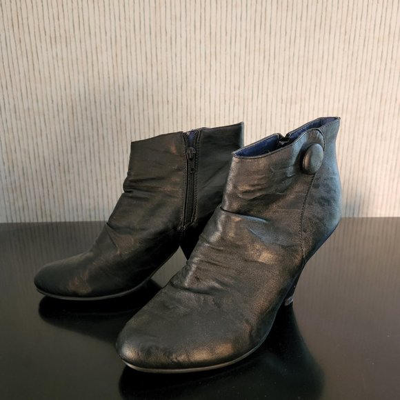 Black Side Zip Booties Size 9 - Picture 3 of 3